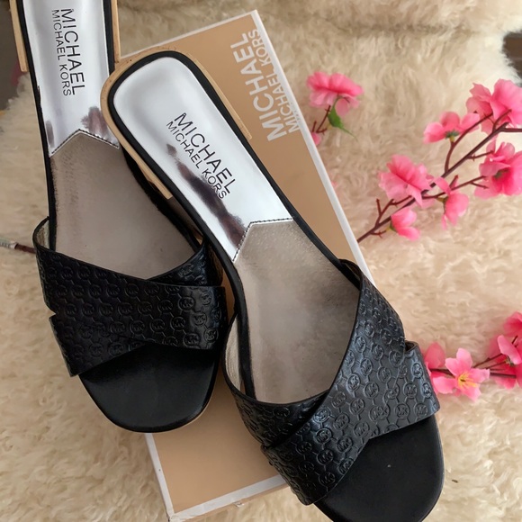 MICHAEL KORS WOODEN HEELS - Picture 2 of 13